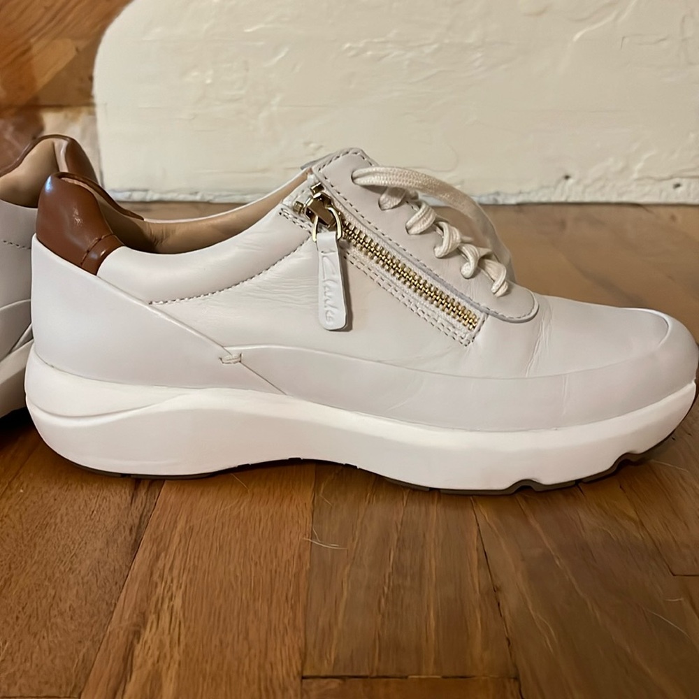 Clark’s white leather zip. Tivoli. SZ. 8 1/2 M. New. No box No tags.